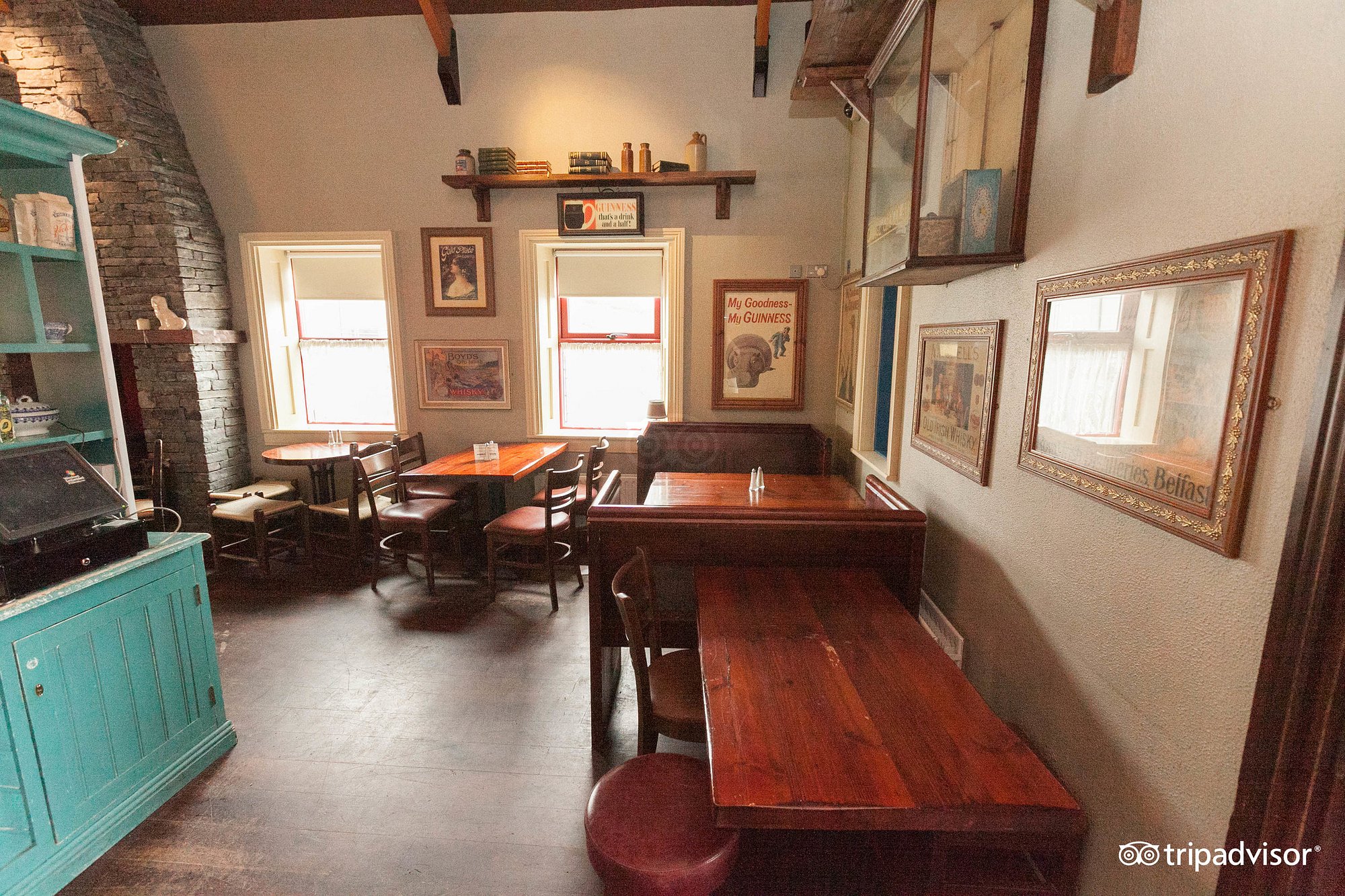 fitzs-bar-and-barn--v9270497