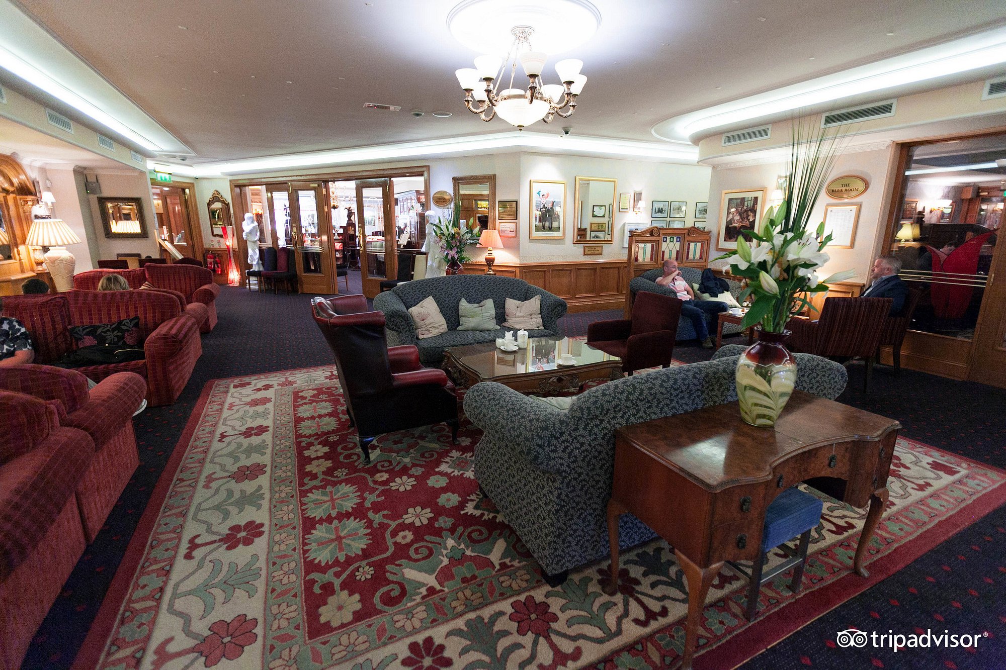 lobby--v5924147