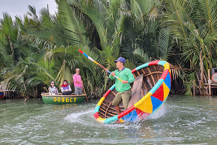 basket boat Hoi An tour